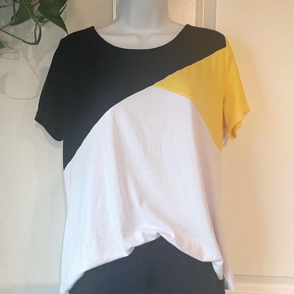 Colorblock Round Neck Tee - Picture 2 of 4